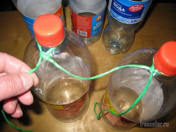 Простой и удобный способ хранения пустых пластиковых бутылок