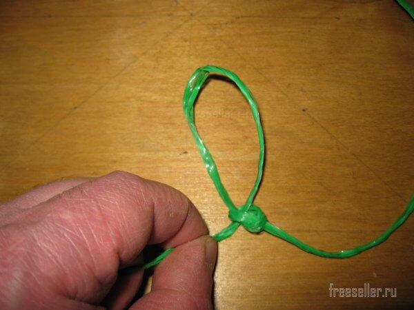 Простой и удобный способ хранения пустых пластиковых бутылок