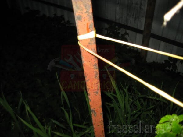 Подвязка малины хлебными хомутами