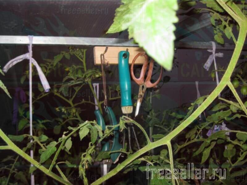 Переносная магнитная вешалка для мелкого садового инструмента