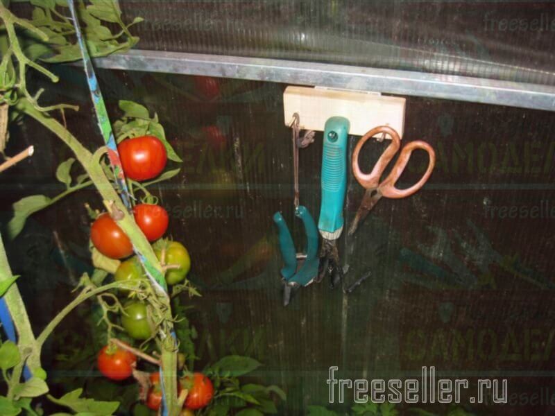 Переносная магнитная вешалка для мелкого садового инструмента