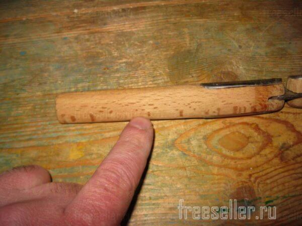 Самодельные компактные щипцы для мелких орехов