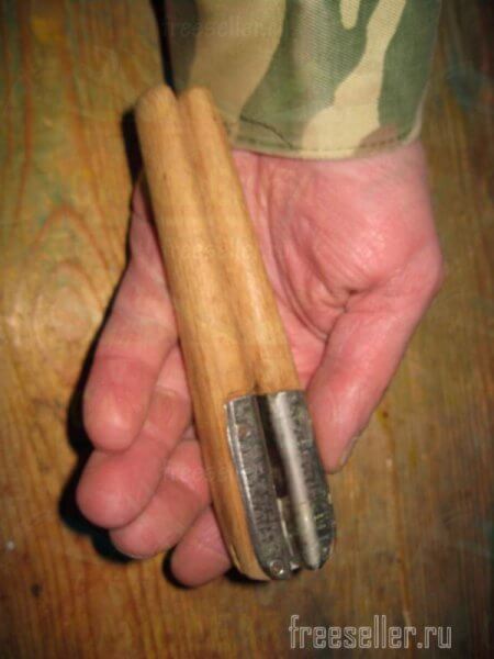 Самодельные компактные щипцы для мелких орехов