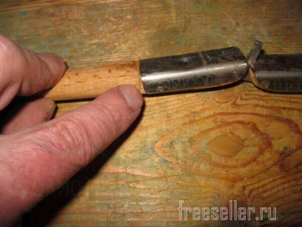 Самодельные компактные щипцы для мелких орехов