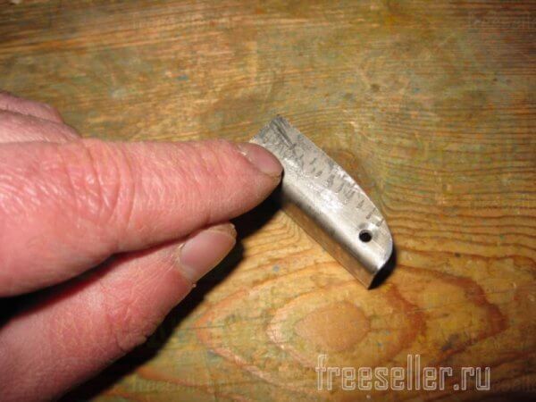 Самодельные компактные щипцы для мелких орехов