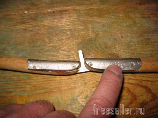 Самодельные компактные щипцы для мелких орехов