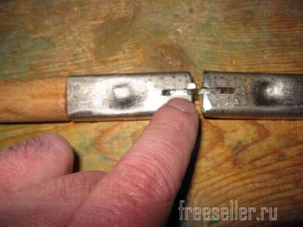 Самодельные компактные щипцы для мелких орехов