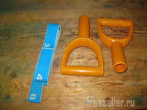 Пластиковые рукоятки от лопат и ленты