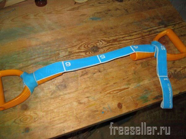 Ручной эспандер из резиновой ленты и ручек для лопаты своими руками