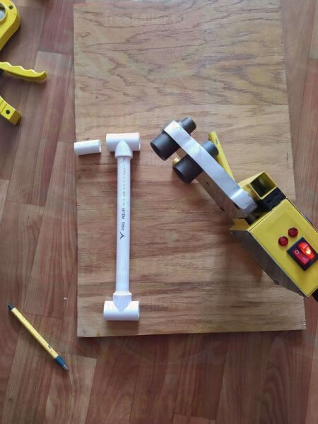 Самодельная стойка для диспенсера из полипропиленовых труб