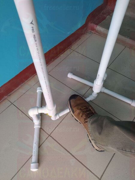 Самодельная стойка для диспенсера из полипропиленовых труб