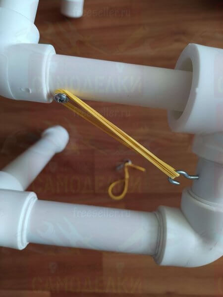 Самодельная стойка для диспенсера из полипропиленовых труб