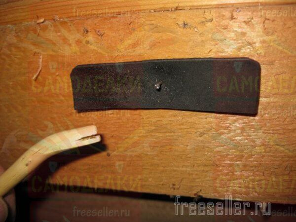 Простое приспособление для удобного и безопасного забивания маленьких гвоздиков