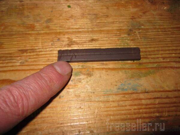 Еще одно приспособление для удобного забивания маленьких гвоздиков