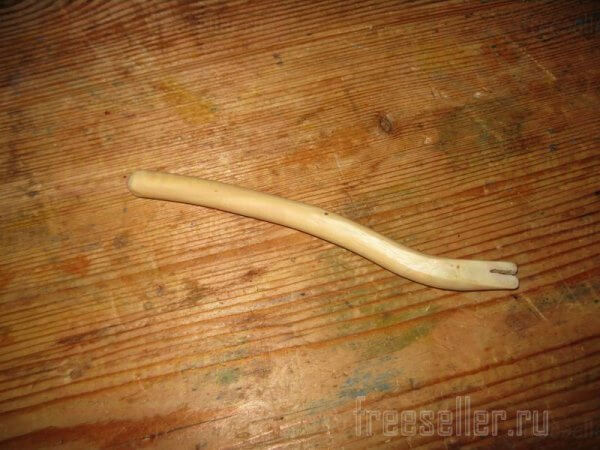 Приспособление из отрезка ветки