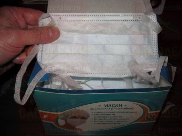 Коробка с медицинскими масками