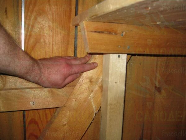 Вместительный самодельный стеллаж для сарая