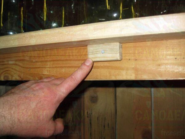 Вместительный самодельный стеллаж для сарая