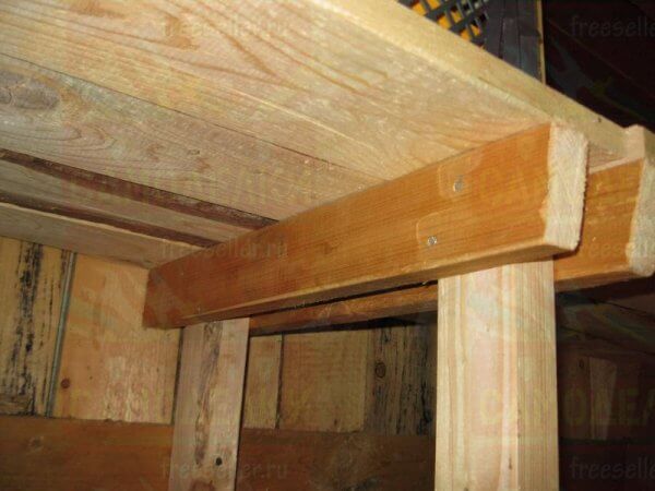 Вместительный самодельный стеллаж для сарая