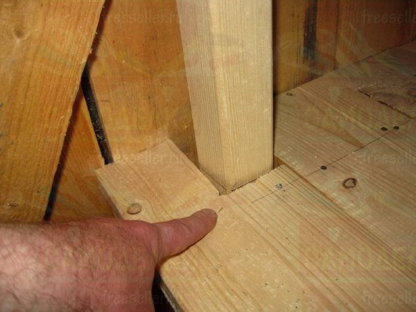 Вместительный самодельный стеллаж для сарая