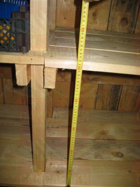 Вместительный самодельный стеллаж для сарая