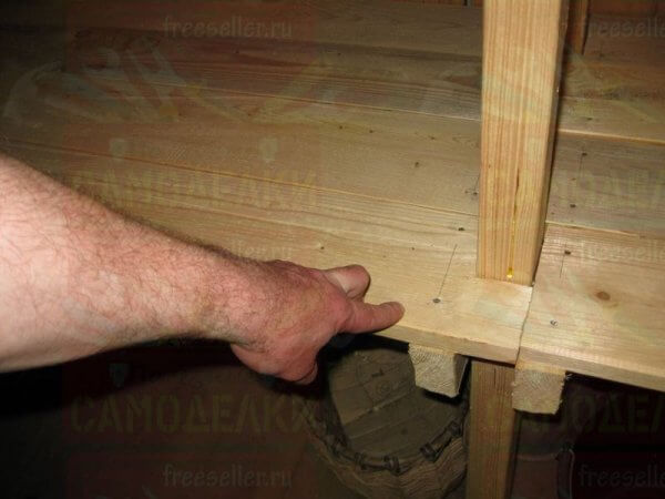 Вместительный самодельный стеллаж для сарая