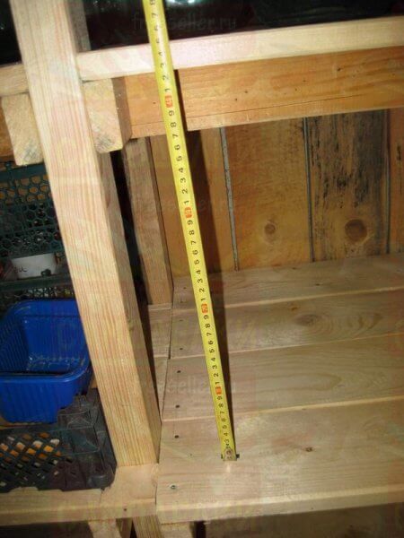 Вместительный самодельный стеллаж для сарая