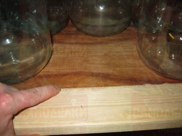 Вместительный самодельный стеллаж для сарая