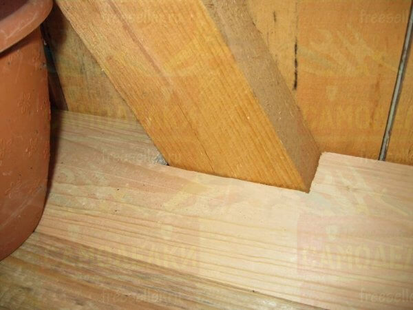 Вместительный самодельный стеллаж для сарая