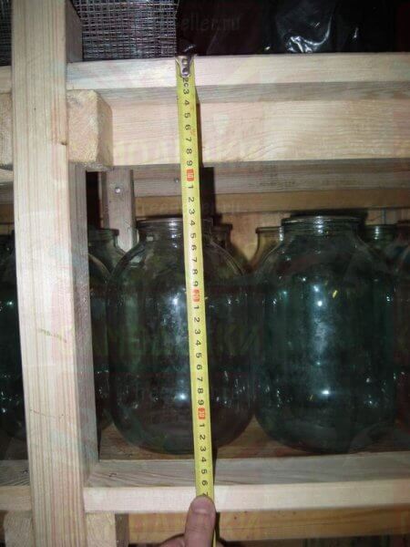 Вместительный самодельный стеллаж для сарая