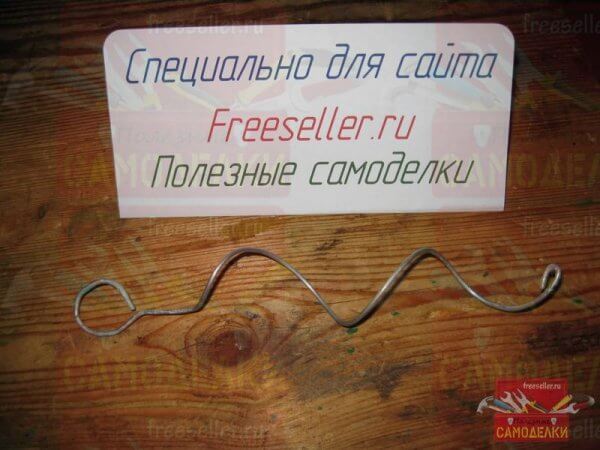 Простое приспособление для чистки слива раковины или ванны