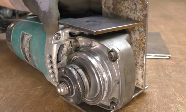 Изготовление циркулярного станка из болгарки