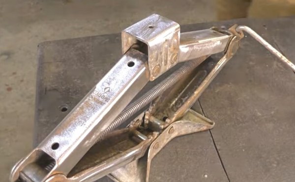 Изготовление циркулярного станка из болгарки