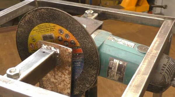 Изготовление циркулярного станка из болгарки