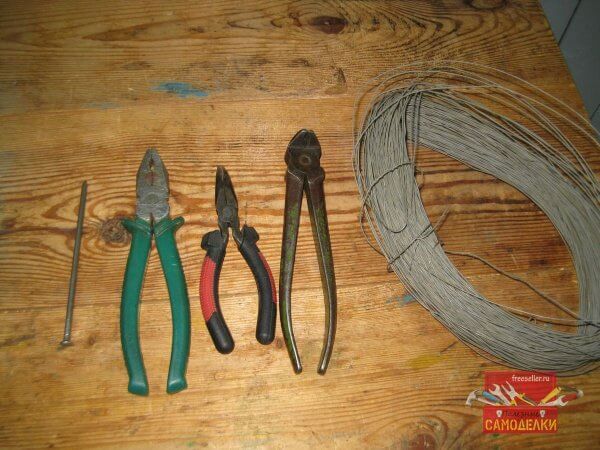 Материалы и инструменты для изготовления крючков для сушки веников