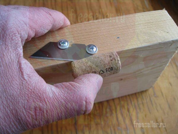 Простое приспособление для нарезания картонных контейнеров под рассаду