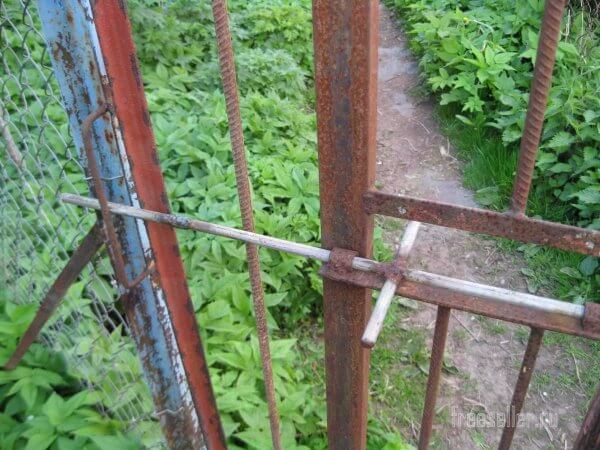 Самоделки для дачи. Удобная калитка.