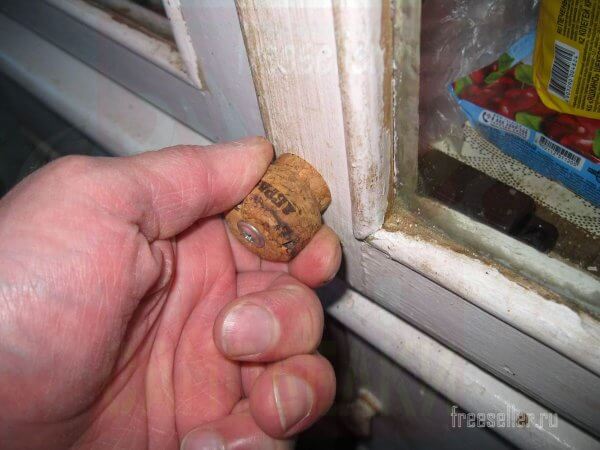 Оконная ручка из пробки