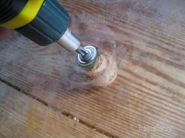 Установка ручки на сковородку из пробки