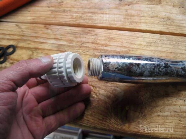 Изготовление приспособления для полива из душевой лейки