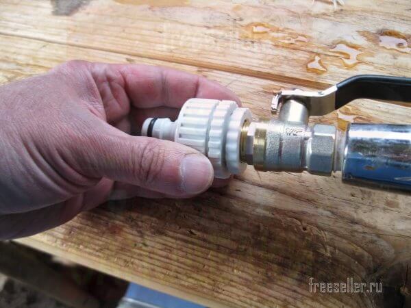 доработка приспособления для полива из душевой лейки