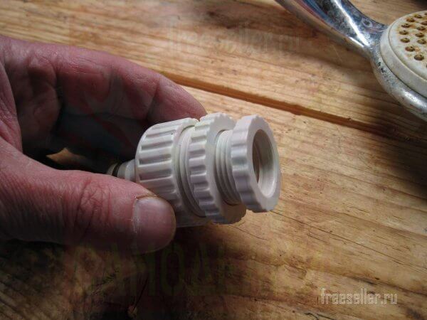 Изготовление приспособления для полива из душевой лейки