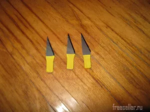 Маленькие ножички для вскрытия упаковки из лезвий от канцелярского ножа