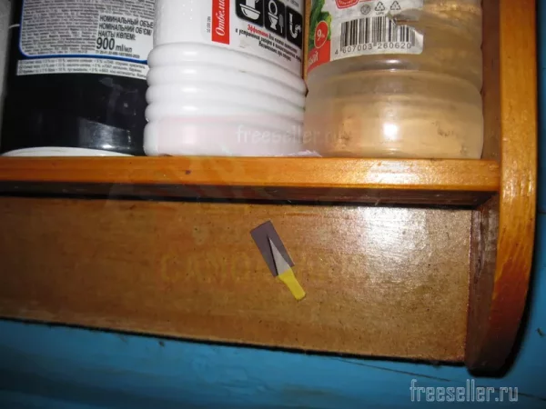 Маленькие ножички для вскрытия упаковки из лезвий от канцелярского ножа