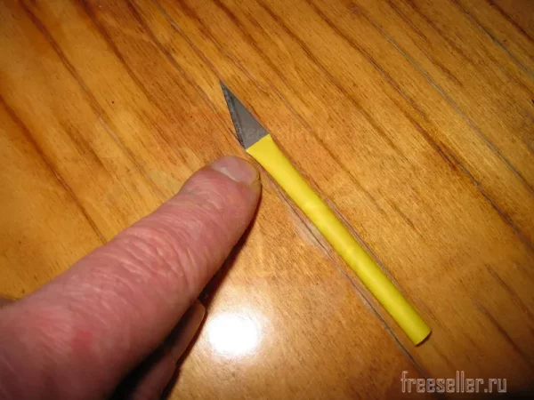 Маленькие ножички для вскрытия упаковки из лезвий от канцелярского ножа