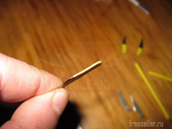 Маленькие ножички для вскрытия упаковки из лезвий от канцелярского ножа