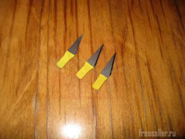 Маленькие ножички для вскрытия упаковки из лезвий от канцелярского ножа