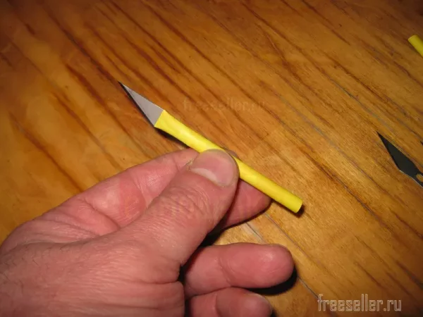 Маленькие ножички для вскрытия упаковки из лезвий от канцелярского ножа