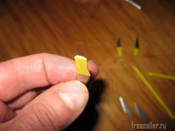 Маленькие ножички для вскрытия упаковки из лезвий от канцелярского ножа