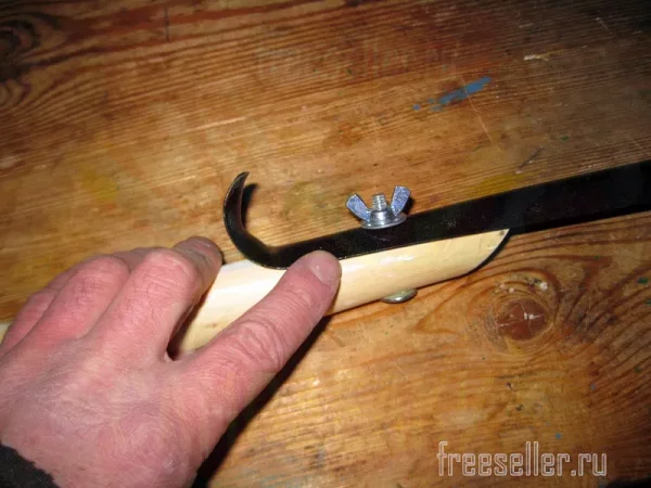 Процесс изготовления ручки для лопатки для обуви
